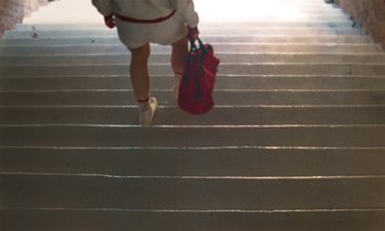 Movie still from “Earl Elliot - Training for a Marathon” (2021), directed by Danny Griffioen – Wide shot, Low angle