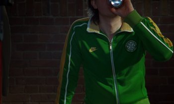 Movie still from “Earl Elliot - Training for a Marathon” (2021), directed by Danny Griffioen – Close Up shot, High angle