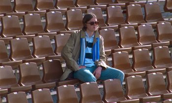 Movie still from “Earl Elliot - Training for a Marathon” (2021), directed by Danny Griffioen – Wide shot, High angle