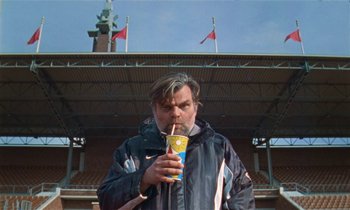 Movie still from “Earl Elliot - Training for a Marathon” (2021), directed by Danny Griffioen – Medium shot, Low angle