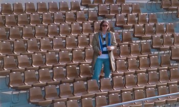 Movie still from “Earl Elliot - Training for a Marathon” (2021), directed by Danny Griffioen – Wide shot, High angle