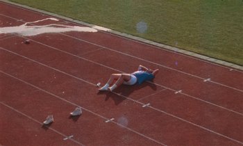 Movie still from “Earl Elliot - Training for a Marathon” (2021), directed by Danny Griffioen – Extreme Wide shot, Overhead angle