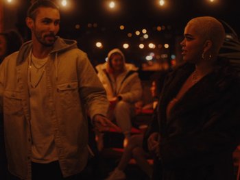 Movie still from “I M U R - Case of You” (2021), directed by Sebastian Hill-Esbrand – Medium shot, Over the shoulder angle