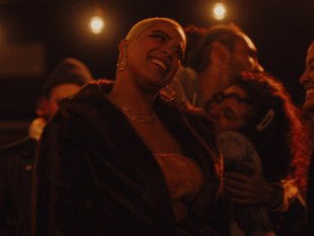 Movie still from “I M U R - Case of You” (2021), directed by Sebastian Hill-Esbrand – Medium shot, Low angle