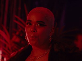 Movie still from “I M U R - Case of You” (2021), directed by Sebastian Hill-Esbrand – Close Up shot, Low angle