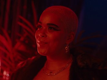 Movie still from “I M U R - Case of You” (2021), directed by Sebastian Hill-Esbrand – Close Up shot, Low angle