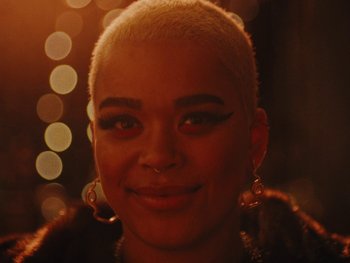 Movie still from “I M U R - Case of You” (2021), directed by Sebastian Hill-Esbrand – Close Up shot, High angle