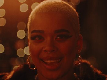 Movie still from “I M U R - Case of You” (2021), directed by Sebastian Hill-Esbrand – Close Up shot, High angle