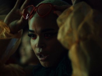 Movie still from “I M U R - Case of You” (2021), directed by Sebastian Hill-Esbrand – Close Up shot, Over the shoulder angle