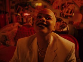 Movie still from “I M U R - Case of You” (2021), directed by Sebastian Hill-Esbrand – Close Up shot, High angle