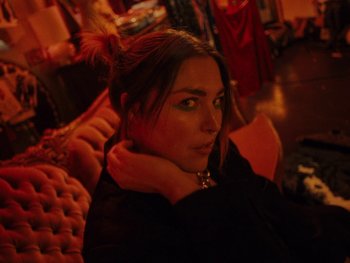 Movie still from “I M U R - Case of You” (2021), directed by Sebastian Hill-Esbrand – Close Up shot, Low angle