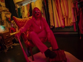 Movie still from “I M U R - Case of You” (2021), directed by Sebastian Hill-Esbrand – Medium shot, High angle