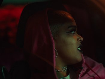 Movie still from “I M U R - Case of You” (2021), directed by Sebastian Hill-Esbrand – Close Up shot, Over the shoulder angle