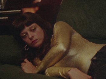 Movie still from “Sandré - Presión” (2020), directed by Carles Pons Altimira – Medium shot, High angle