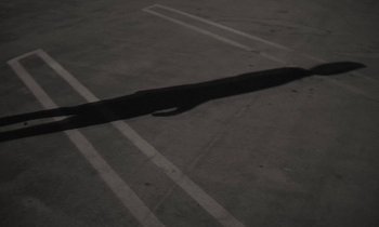 Movie still from “Nana - LA Times” (2020), directed by Andrew Litten – Wide shot, High angle