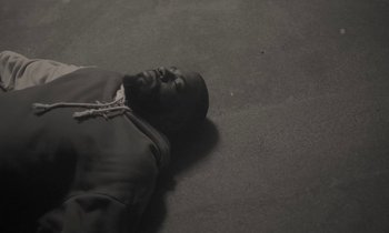 Movie still from “Nana - LA Times” (2020), directed by Andrew Litten – Medium shot, High angle