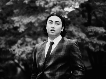 Movie still from “Bloodroot - Audrey” (2020), directed by Kyle Murdoch – Medium shot, Low angle