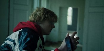 Movie still from “189 - Unfold” (2020), directed by Jonatan Egholm – Close Up shot, Over the shoulder angle