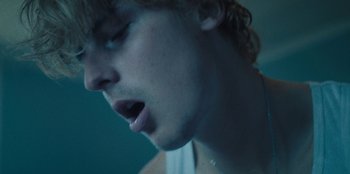 Movie still from “189 - Unfold” (2020), directed by Jonatan Egholm – Extreme Close Up shot, Low angle