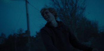 Movie still from “189 - Unfold” (2020), directed by Jonatan Egholm – Medium shot, Low angle