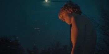 Movie still from “189 - Unfold” (2020), directed by Jonatan Egholm – Medium shot, Over the shoulder angle