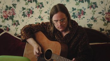 Movie still from “Dent May - I Could Use A Miracle” (2020), directed by Nathan Castiel – Medium shot, High angle