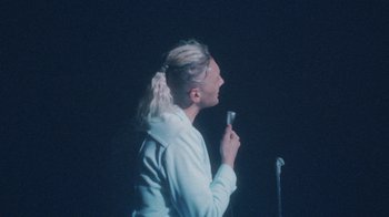 Movie still from “Yellow Days - Love Is Everywhere” (2020), directed by Kevin Lombardo – Medium shot, Over the shoulder angle