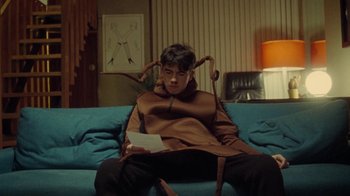 Movie still from “Declan McKenna - The Key to Life on Earth” (2020), directed by Will Hooper – Medium shot, High angle
