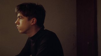 Movie still from “Declan McKenna - The Key to Life on Earth” (2020), directed by Will Hooper – Close Up shot, Low angle