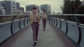 Movie still from “Declan McKenna - The Key to Life on Earth” (2020), directed by Will Hooper – Wide shot, High angle