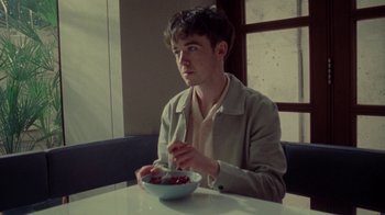 Movie still from “Declan McKenna - The Key to Life on Earth” (2020), directed by Will Hooper – Close Up shot, High angle