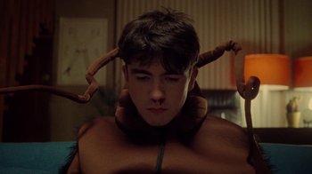 Movie still from “Declan McKenna - The Key to Life on Earth” (2020), directed by Will Hooper – Close Up shot, Over the shoulder angle