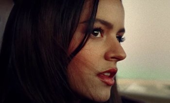Movie still from “Rosalía & Ozuna - Yo x Ti, Tu x Mi” (2019), directed by Pasqual Gutierrez – Close Up shot, Low angle