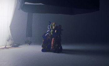 Movie still from “Rosalía & Ozuna - Yo x Ti, Tu x Mi” (2019), directed by Pasqual Gutierrez – Wide shot, Low angle
