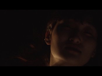 Movie still from “Kite Park - Bongo” (2019), directed by Danny Griffioen – Extreme Close Up shot, Low angle