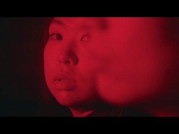 Movie still from “Kite Park - Bongo” (2019), directed by Danny Griffioen – Extreme Close Up shot, Over the shoulder angle