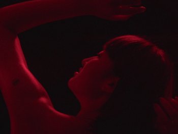 Movie still from “Kite Park - Bongo” (2019), directed by Danny Griffioen – Extreme Close Up shot, Low angle