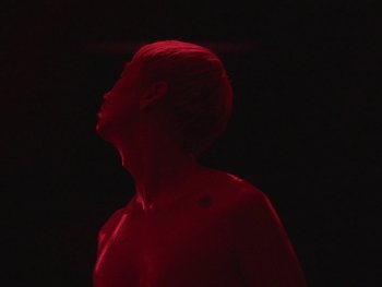 Movie still from “Kite Park - Bongo” (2019), directed by Danny Griffioen – Close Up shot, Low angle