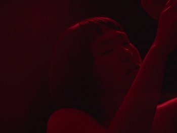 Movie still from “Kite Park - Bongo” (2019), directed by Danny Griffioen – Extreme Close Up shot, Low angle