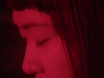 Movie still from “Kite Park - Bongo” (2019), directed by Danny Griffioen – Extreme Close Up shot, Overhead angle