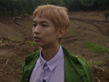 Movie still from “Kite Park - Bongo” (2019), directed by Danny Griffioen – Close Up shot, High angle