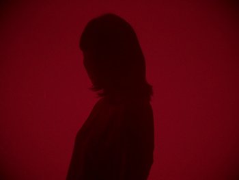 Movie still from “Kite Park - Bongo” (2019), directed by Danny Griffioen – Extreme Close Up shot, Low angle