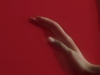 Movie still from “Kite Park - Bongo” (2019), directed by Danny Griffioen – Extreme Close Up shot, Overhead angle