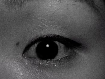 Movie still from “Kite Park - Bongo” (2019), directed by Danny Griffioen – Extreme Close Up shot, Overhead angle