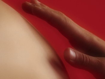 Movie still from “Kite Park - Bongo” (2019), directed by Danny Griffioen – Extreme Close Up shot, Overhead angle