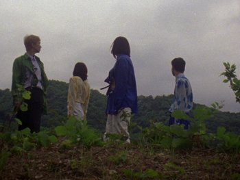 Movie still from “Kite Park - Bongo” (2019), directed by Danny Griffioen – Extreme Wide shot, Low angle