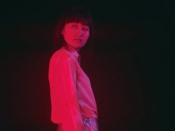 Movie still from “Kite Park - Bongo” (2019), directed by Danny Griffioen – Medium shot, Low angle