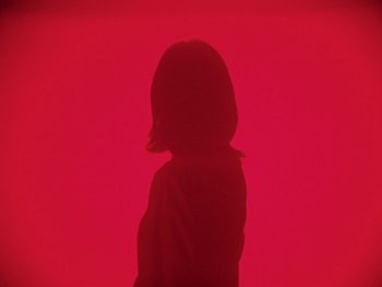 Movie still from “Kite Park - Bongo” (2019), directed by Danny Griffioen – Medium shot, Low angle