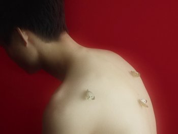 Movie still from “Kite Park - Bongo” (2019), directed by Danny Griffioen – Extreme Close Up shot, Low angle