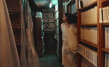 Movie still from “Andrzej Mrozek - Międzysmak” (2019), directed by Łukasz Zabłocki – Medium shot, Low angle